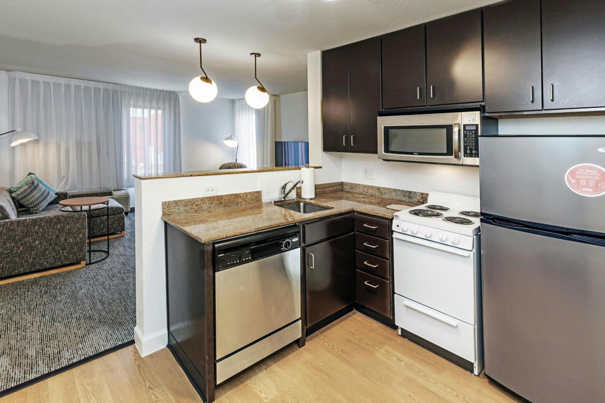 Towneplace Suites By Marriott Tulsa Broken Arrow Exterior photo